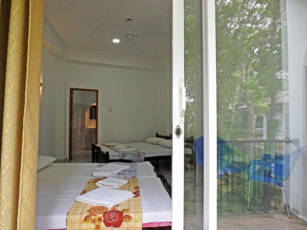 Hotel "Diana" Hikkaduwa Extérieur photo